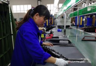 速度與品質(zhì)的完美融合 岐山梓翔汽車(chē)內(nèi)飾件生產(chǎn)線一月落地的背后